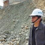 2021年春分之際，藝術(shù)家-王忠龍前往築願(yuàn)景基地尋找創(chuàng)作的原石。