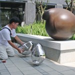 調(diào)整好父與子的親暱視角，做最後定位。