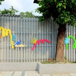 一起踏上這一座座充滿未知的奇幻山丘，一段冒險(xiǎn)旅程就要展開，臺(tái)灣特有長鬃山羊、藍(lán)腹鷴、梅花鹿…各種小動(dòng)物們，等著您一探究竟！(圖為成功國小後門右側(cè))