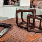 藝術(shù)品雛型如孩童般，在藝術(shù)家的拉拔、養(yǎng)育下，經(jīng)歷過成長、蛻變，一步一步將腦海中的藍(lán)圖實(shí)現(xiàn)成真。