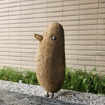 將這些原石創(chuàng)作成一隻隻逗趣、富有生命力的鳥兒，用藝術(shù)家的「鐵石心藏」展現(xiàn)每段故事的獨(dú)特之處。