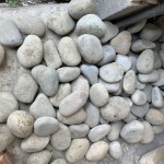 這些原石並非只是冰冷的礦石，而是帶有靈魂的存在，每一塊石頭都有它獨(dú)特的特質(zhì)，有的沉靜而深沈，有的活潑而生動(dòng)。