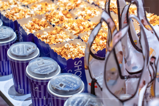 2025年第二場(chǎng)「新業(yè)FUN映所」與臺(tái)中的家族好友相聚，附上香甜可口的爆米花及清涼飲品，揭開(kāi)維京世界的冒險(xiǎn)篇章。