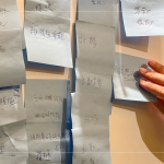 透過課間互動，與各部門主管探討『新業(yè)員工應具備的能力或條件』，『主動、積極、樂觀』的理念，時常深刻烙印在每位新業(yè)夥伴心中。