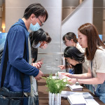 設(shè)立新業(yè)建設(shè)專(zhuān)屬領(lǐng)票處，仔細(xì)與住戶(hù)核對(duì)資料及票卷，讓住戶(hù)可安心的入場(chǎng)觀(guān)影。