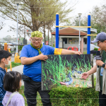 一張張筏子溪生態(tài)實景圖，透過荒野保護協(xié)會生動的解說，讓家長和小朋友對生物有更進一步的認識，也見識到生態(tài)系統(tǒng)中的食物鏈。