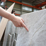 不規(guī)則的紋路代表著大自然的痕跡，也是石材獨(dú)一無(wú)二的特色，使石材在設(shè)計(jì)與裝修中展現(xiàn)獨(dú)特的美感，兼具功能與藝術(shù)價(jià)值。