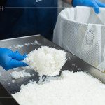 米飯使用「新業(yè)一畝田」-認養(yǎng)霧峰小農(nóng)的無毒香米，將這份來自田間的祝福，化為餐桌上溫暖的陪伴，成為善的循環(huán)。