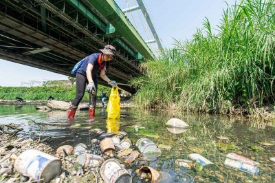 新業(yè)建設(shè)為臺(tái)中筏子溪淨(jìng)　驚覺(jué)垃圾量驚人